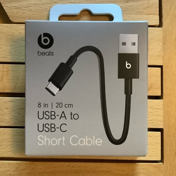 BEATS Black USB-A to USB-C Cable 8 in - Picture 2 of 8